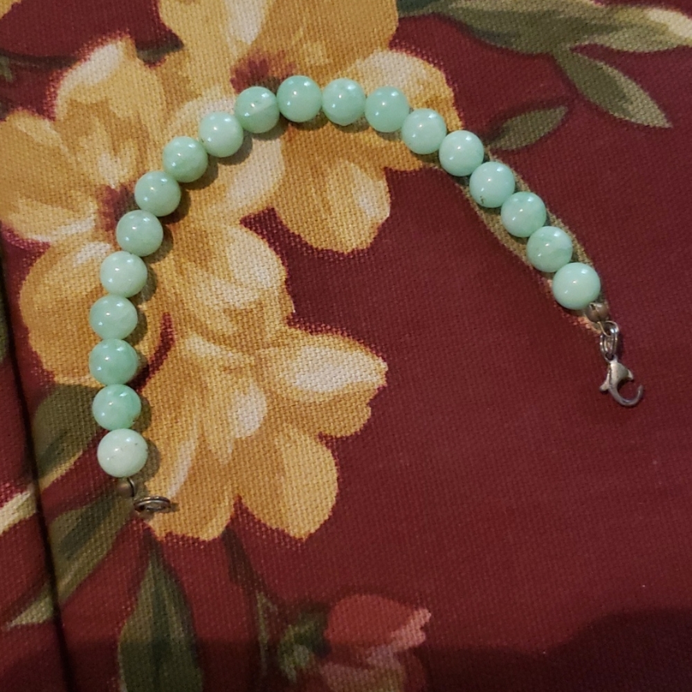 Glow in the dark glass beads bracelet